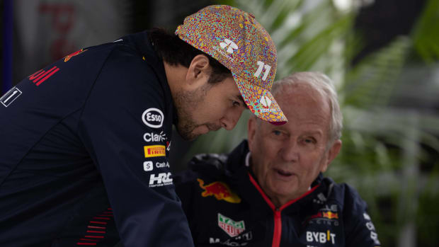 Checo Pérez y Helmut Marko en el GP de Canada